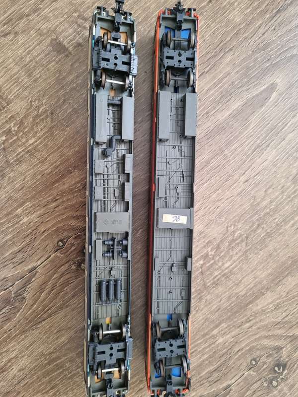 ROCO PASSENGER /DINING CARS - H0 SCALE