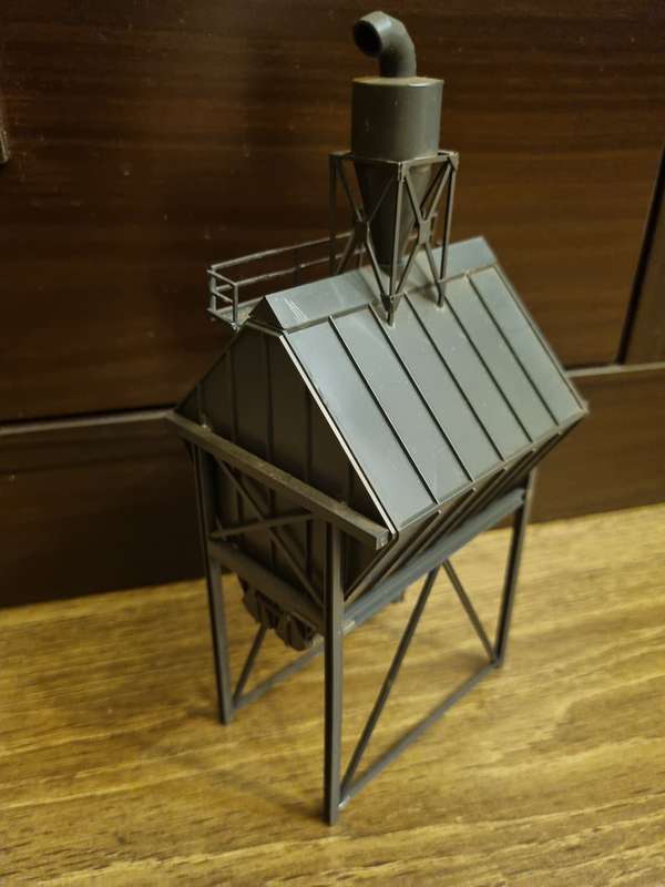 H0 /00 Scale Coal Loading Bin and 3-Wheeler with Trailer carrying barrels.