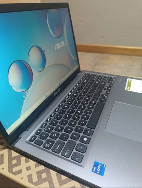 Asus Vivobook i7 16gb ram  laptop X515EA