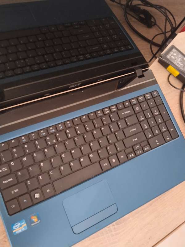 Acer Aspire 5750 Laptop with charger