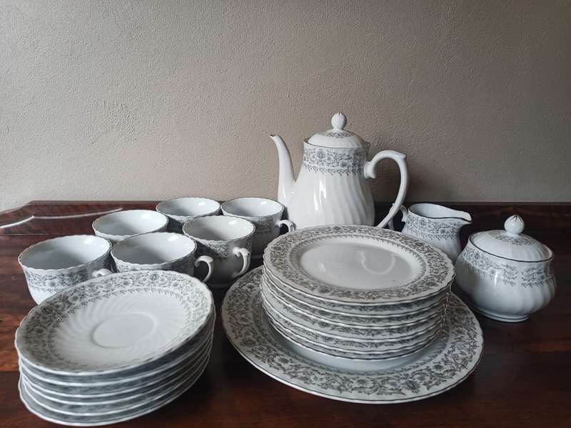 Stunning vintage collectors Xing Long Fine China tea set