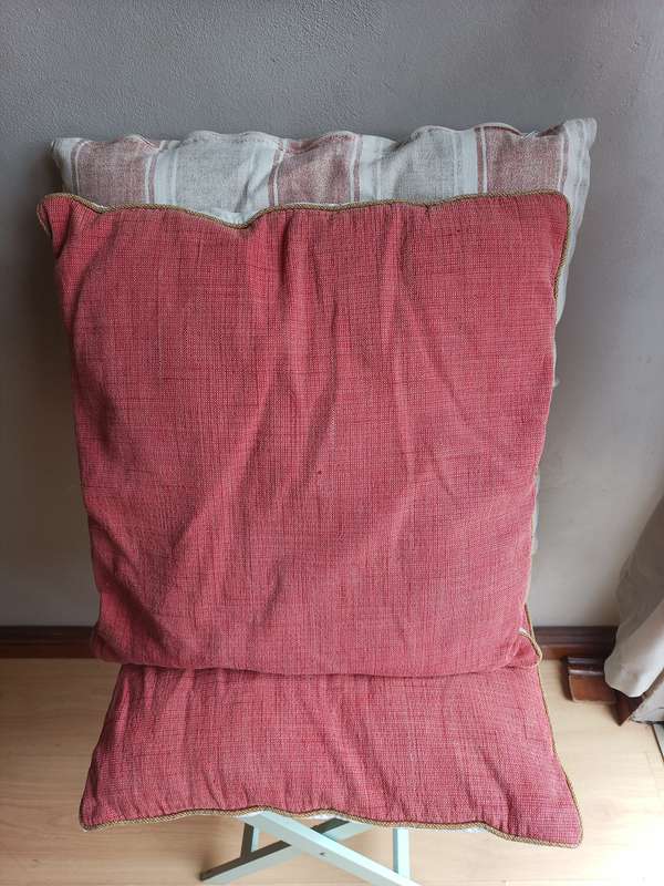 Three Stunning scattered cushions