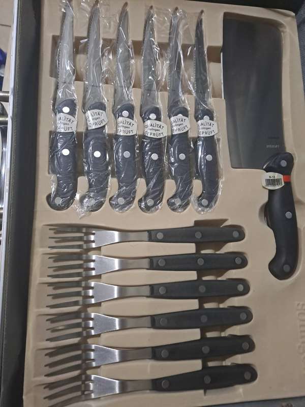 Stunning Solingen 19 piece cutlery set in wooden case in excellent condition