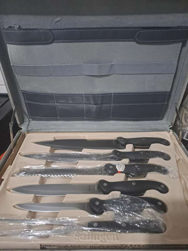 Stunning Solingen 19 piece cutlery set in wooden case in excellent condition