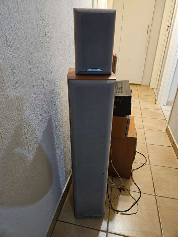 Complete Sony Surround sound system with wiring and both remotes in working condition