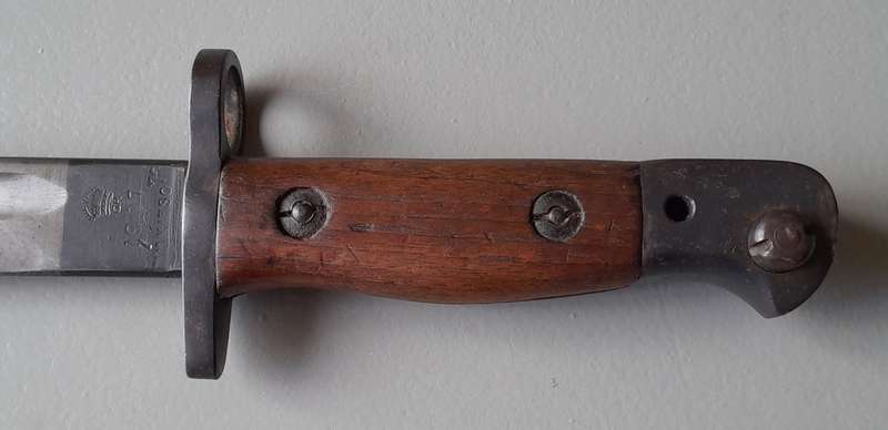 WW1 1915 Pattern 1907 Sword Bayonet By Wilkinson Sword With Leather Scabbard.