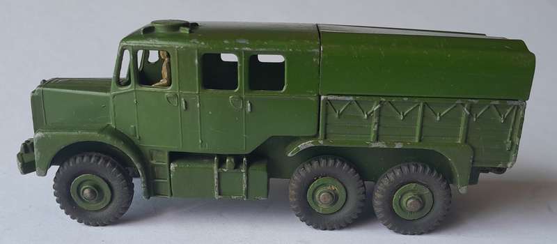 Dinky Toys 689 Medium Artillery Tractor In Original Box. 13.5cm.