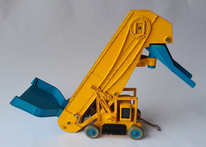 Dinky Toys 964 Elevator Loader In Original Box.  Height : 15.5cm.