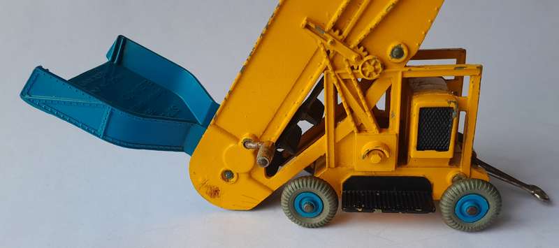 Dinky Toys 964 Elevator Loader In Original Box.  Height : 15.5cm.