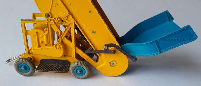 Dinky Toys 964 Elevator Loader In Original Box.  Height : 15.5cm.