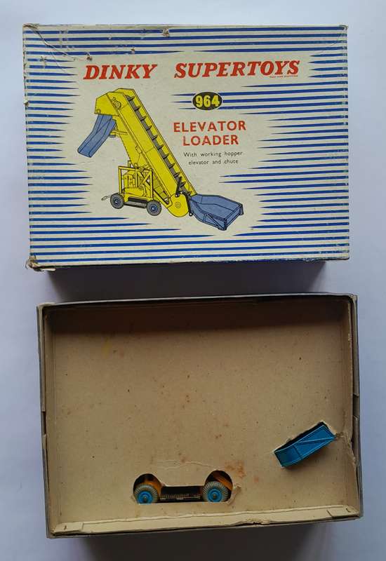 Dinky Toys 964 Elevator Loader In Original Box.  Height : 15.5cm.
