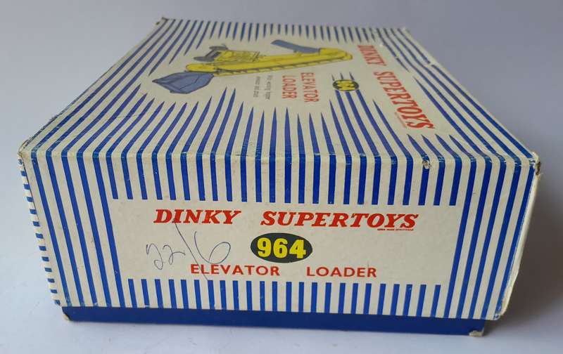 Dinky Toys 964 Elevator Loader In Original Box.  Height : 15.5cm.