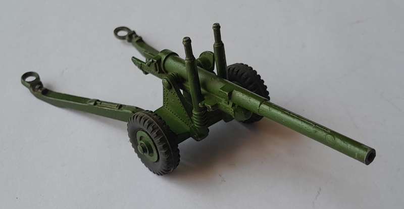 Dinky Toys 692 5.5 Medium Gun In Original Box. 13.4cm.