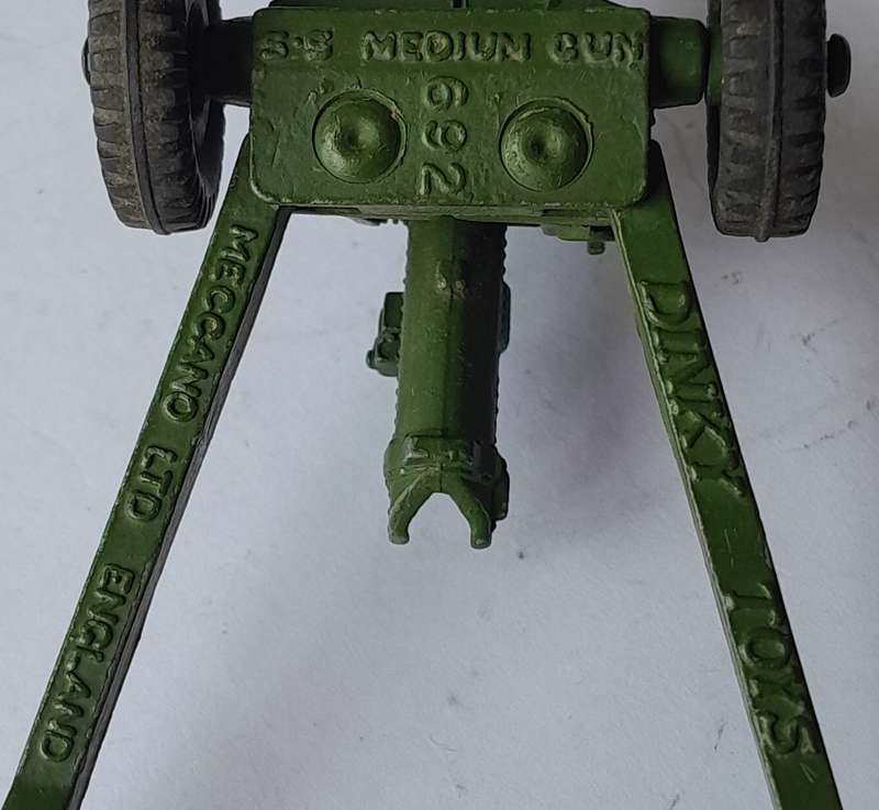 Dinky Toys 692 5.5 Medium Gun In Original Box. 13.4cm.