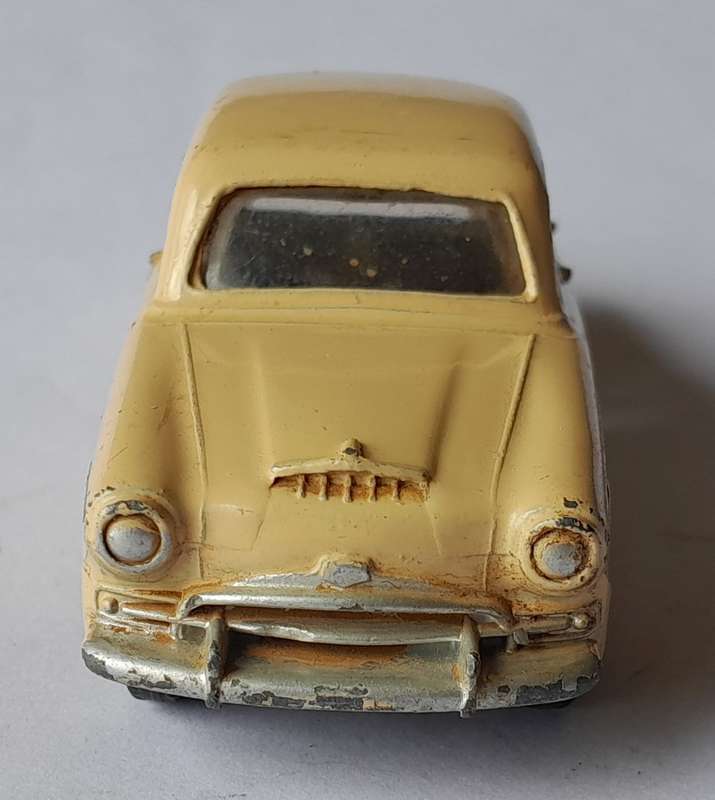 Dinky Toys 176 Austin A105 In Original Box. 10.3cm.