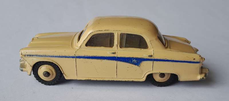 Dinky Toys 176 Austin A105 In Original Box. 10.3cm.