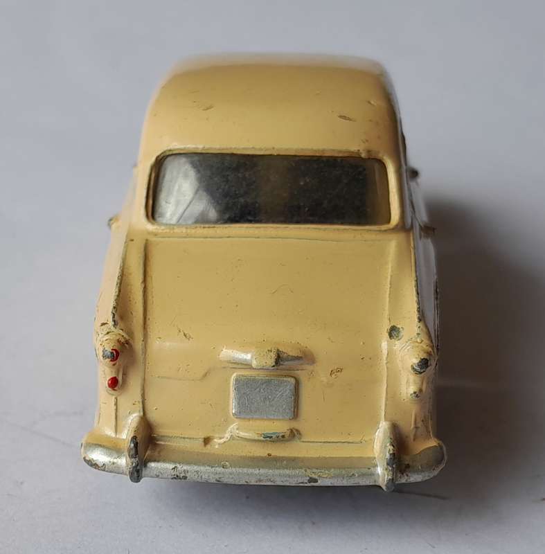 Dinky Toys 176 Austin A105 In Original Box. 10.3cm.