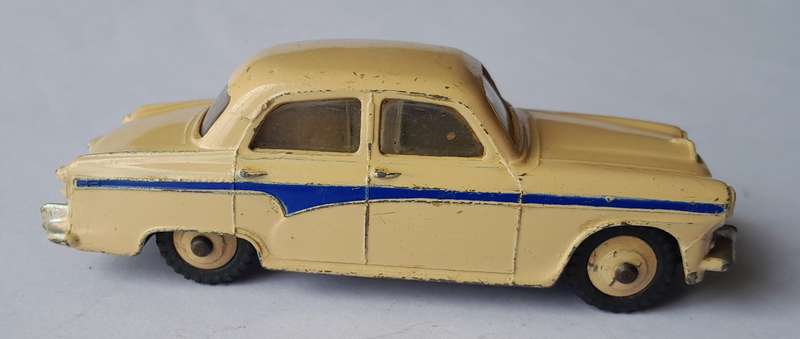 Dinky Toys 176 Austin A105 In Original Box. 10.3cm.