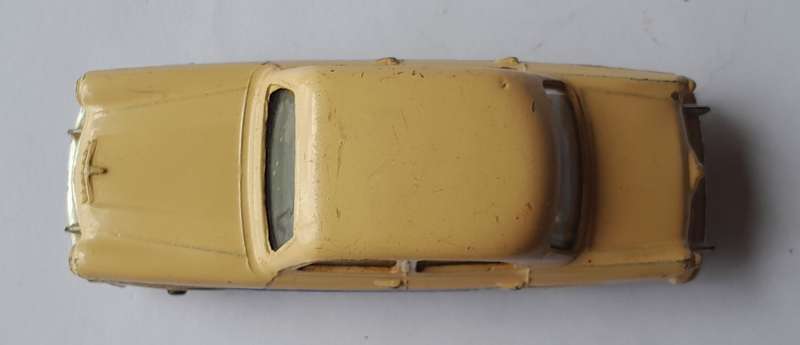 Dinky Toys 176 Austin A105 In Original Box. 10.3cm.