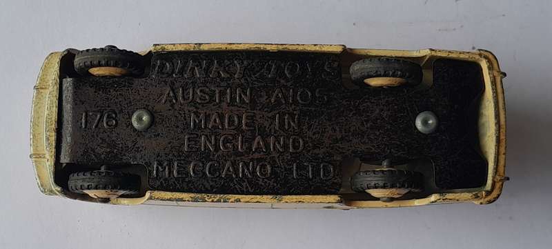 Dinky Toys 176 Austin A105 In Original Box. 10.3cm.