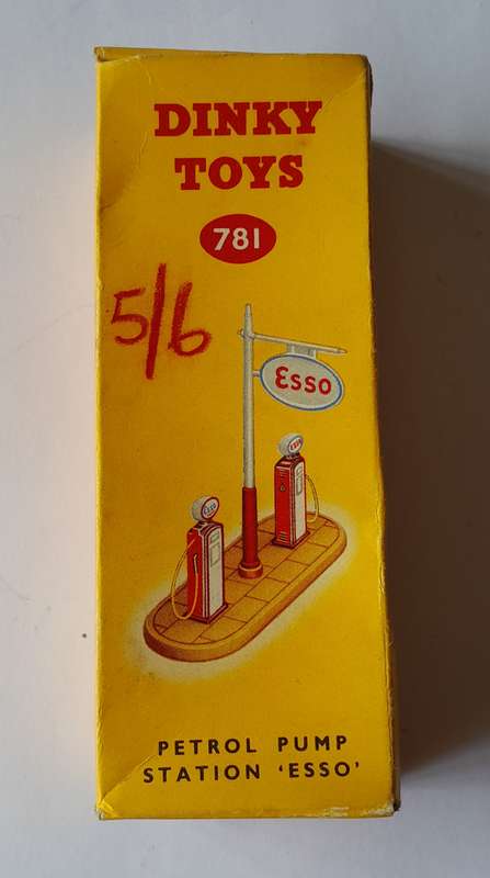Dinky Toys 781 Petrol Pumps Station "Esso" In Original Box.