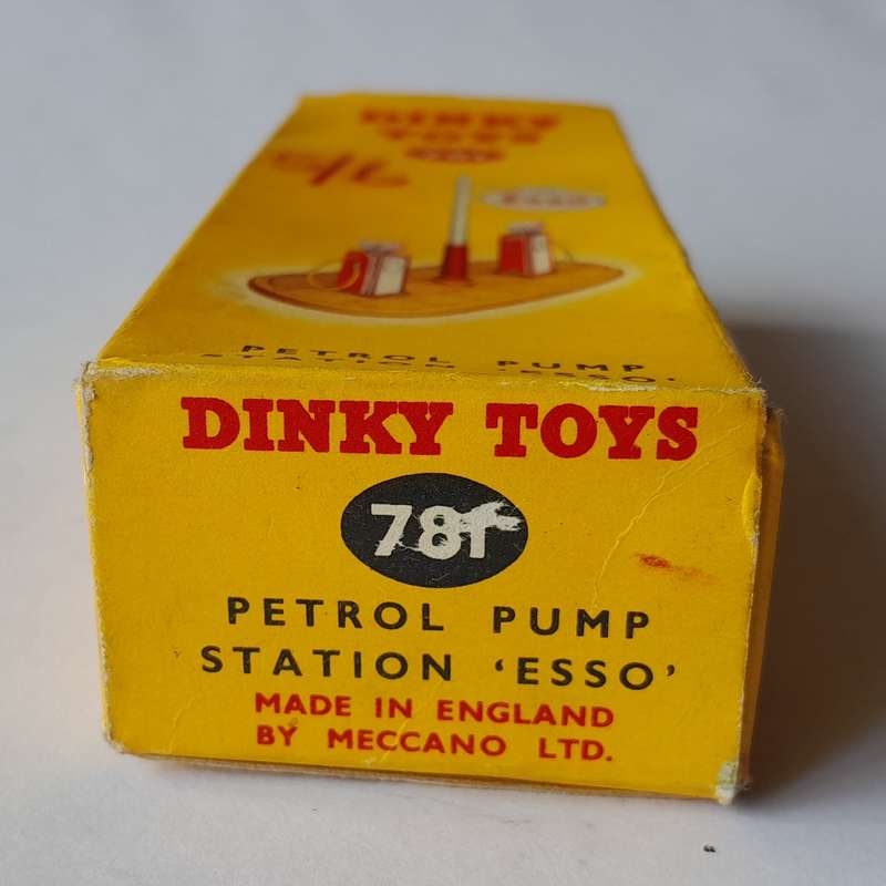 Dinky Toys 781 Petrol Pumps Station "Esso" In Original Box.