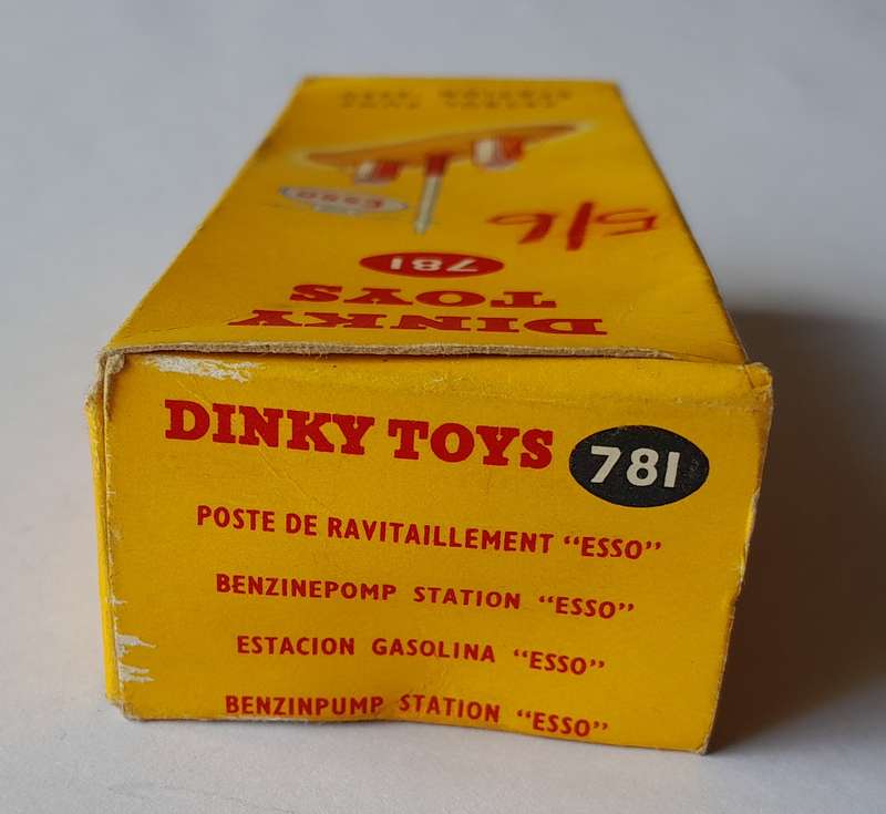 Dinky Toys 781 Petrol Pumps Station "Esso" In Original Box.
