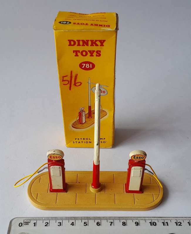 Dinky Toys 781 Petrol Pumps Station "Esso" In Original Box.