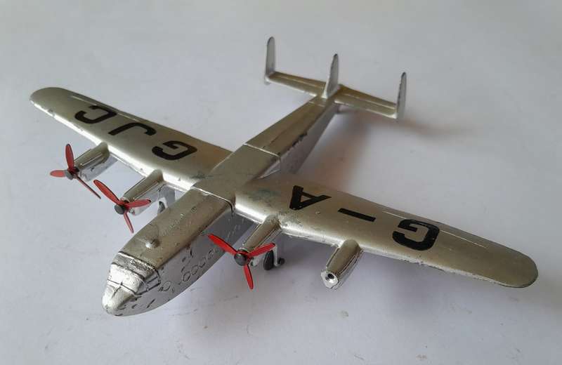 Dinky Toys 704 Avro York Air Liner (Original Box) & 70c Viking Air Liner (Unboxed).