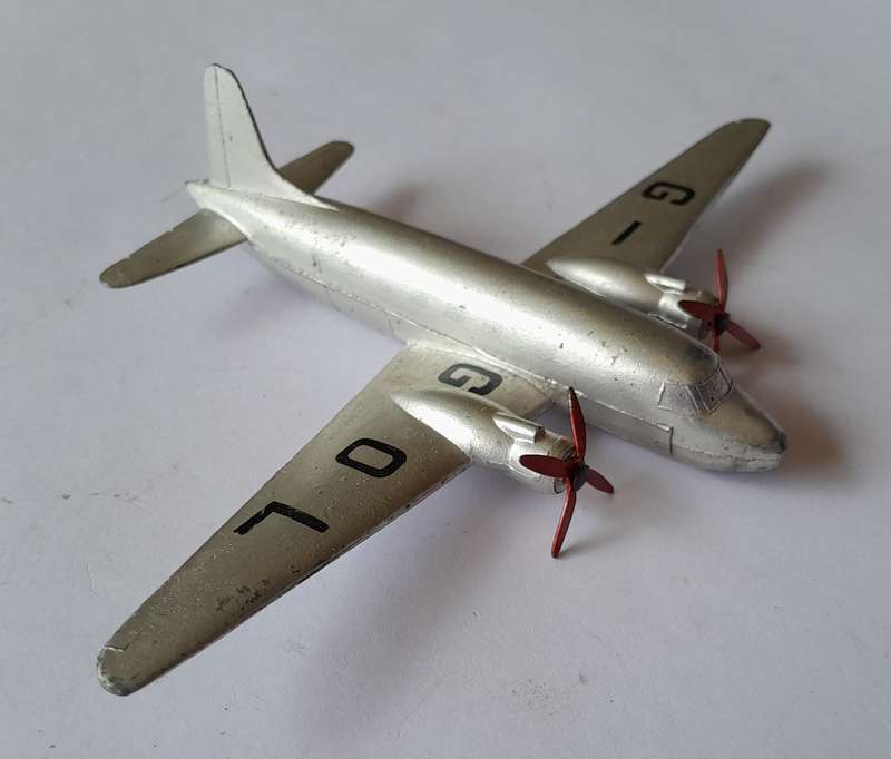 Dinky Toys 704 Avro York Air Liner (Original Box) & 70c Viking Air Liner (Unboxed).