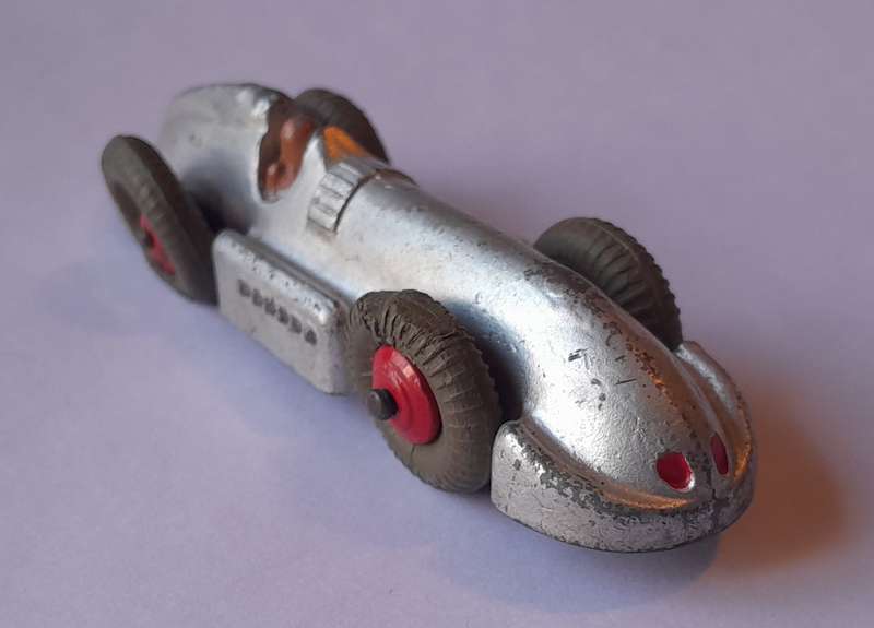 Dinky Toys 23e Speed of the Wind Racing Car. 10.3cm.