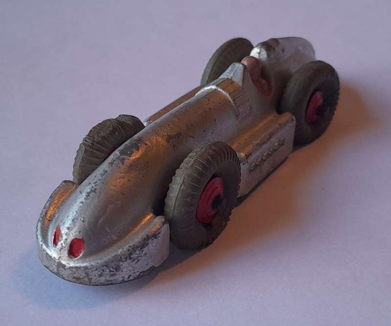 Dinky Toys 23e Speed of the Wind Racing Car. 10.3cm.