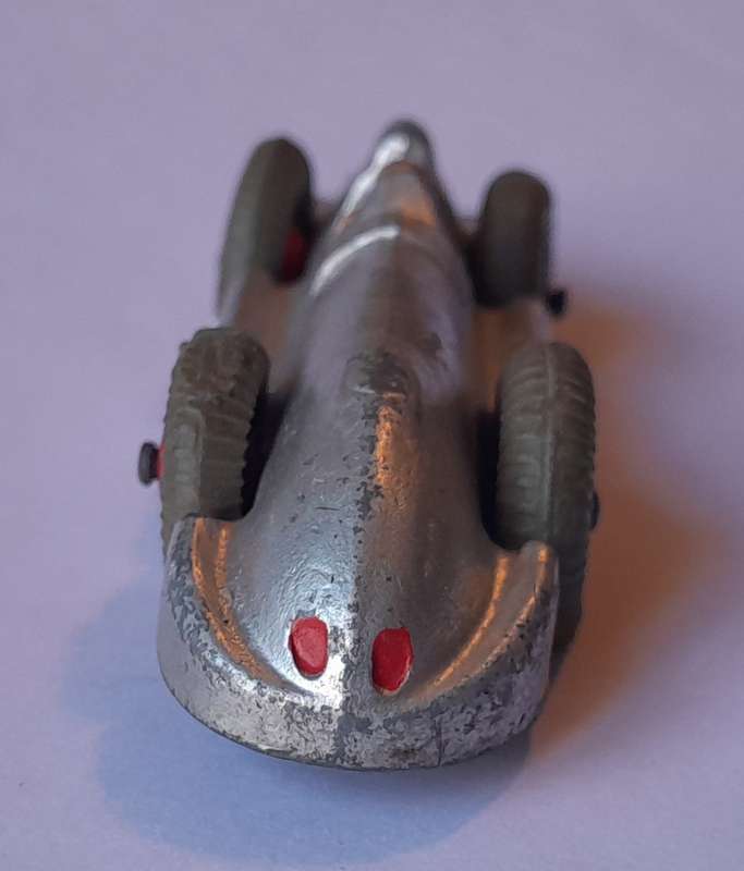Dinky Toys 23e Speed of the Wind Racing Car. 10.3cm.