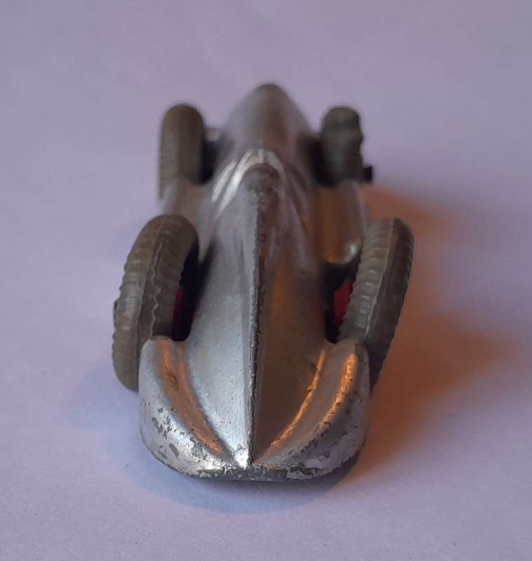 Dinky Toys 23e Speed of the Wind Racing Car. 10.3cm.