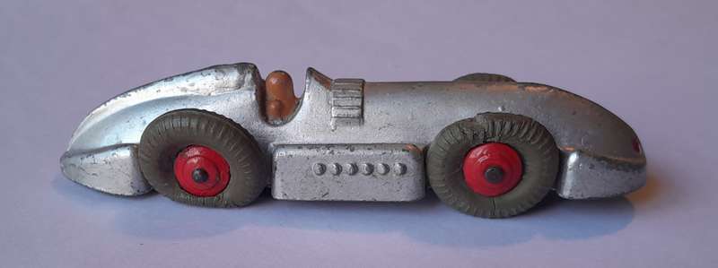 Dinky Toys 23e Speed of the Wind Racing Car. 10.3cm.
