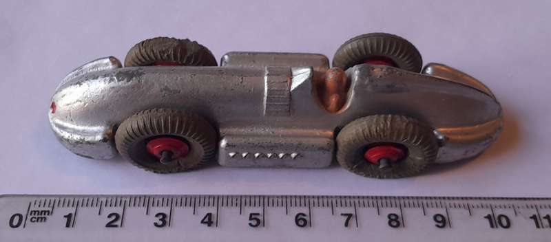 Dinky Toys 23e Speed of the Wind Racing Car. 10.3cm.