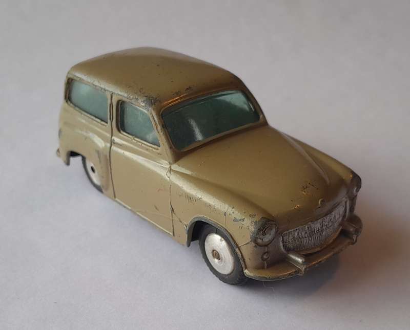 Corgi Toys 206 Hillman Husky Estate (Unboxed). 8.6cm.
