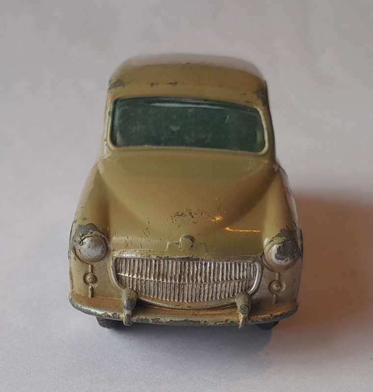 Corgi Toys 206 Hillman Husky Estate (Unboxed). 8.6cm.