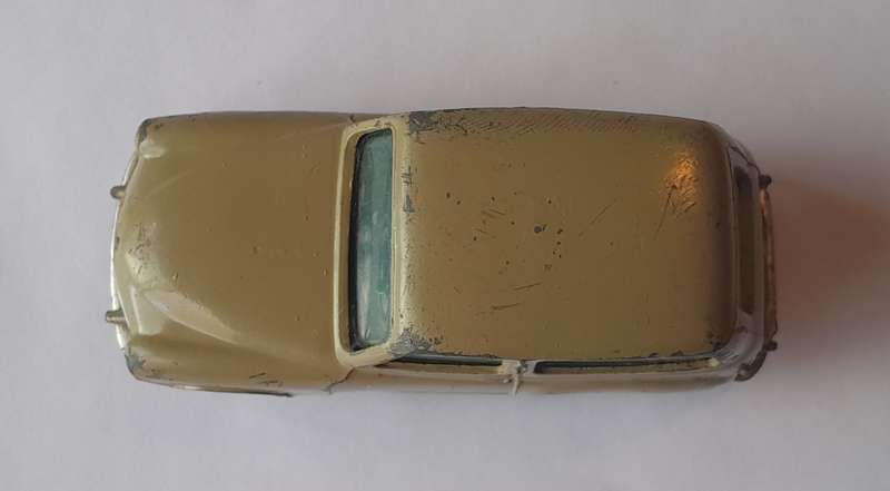 Corgi Toys 206 Hillman Husky Estate (Unboxed). 8.6cm.