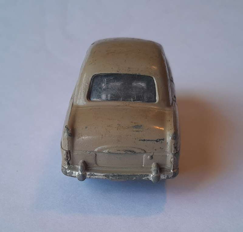 Corgi Toys 200 Ford Consul In Original Box. 9cm.