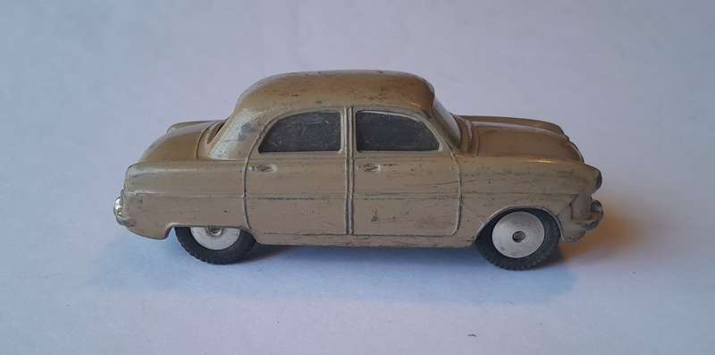 Corgi Toys 200 Ford Consul In Original Box. 9cm.