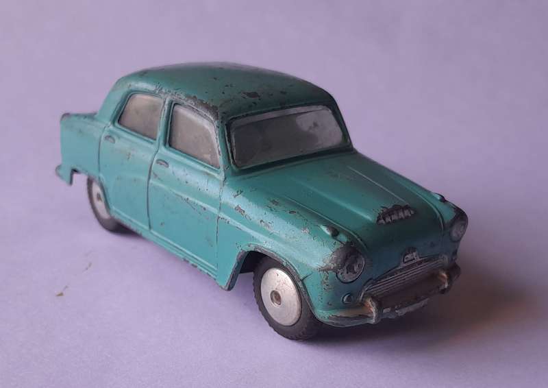 Corgi Toys 201 Austin Cambridge In Original Box. 9cm.