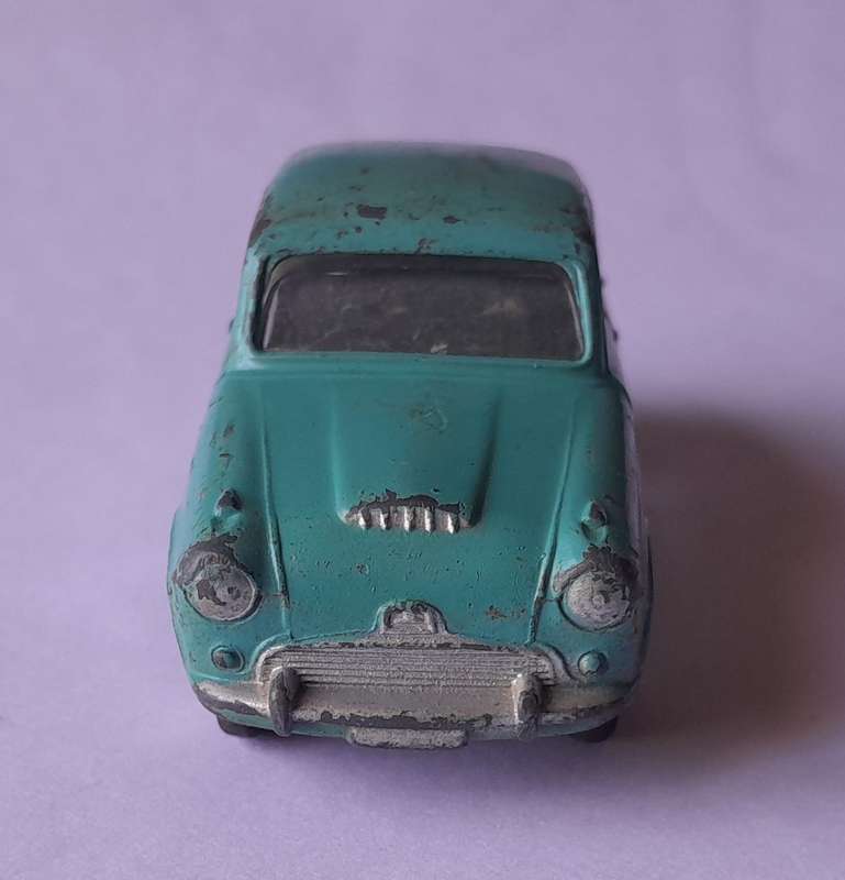 Corgi Toys 201 Austin Cambridge In Original Box. 9cm.
