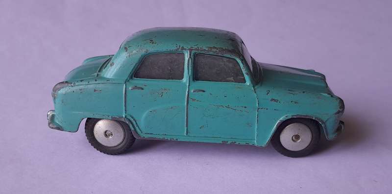 Corgi Toys 201 Austin Cambridge In Original Box. 9cm.