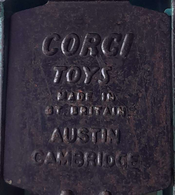Corgi Toys 201 Austin Cambridge In Original Box. 9cm.
