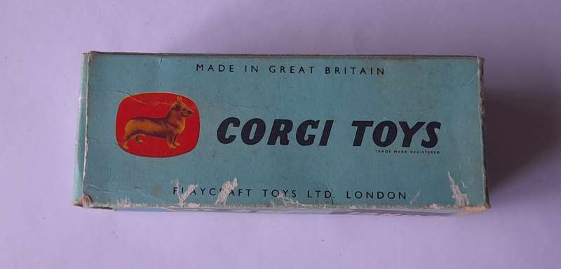 Corgi Toys 201 Austin Cambridge In Original Box. 9cm.