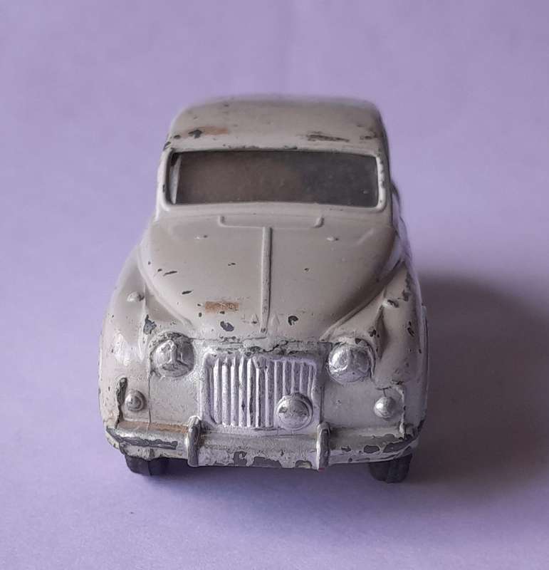 Corgi Toys 204 Rover 90 Saloon In Original Box. 9.9cm.