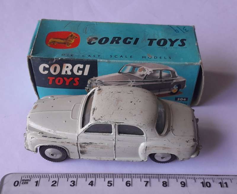 Corgi Toys 204 Rover 90 Saloon In Original Box. 9.9cm.