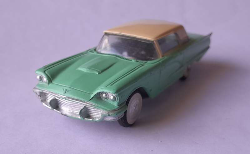 Corgi Toys 214 Ford Thunderbird In Original Box. 10.3cm.