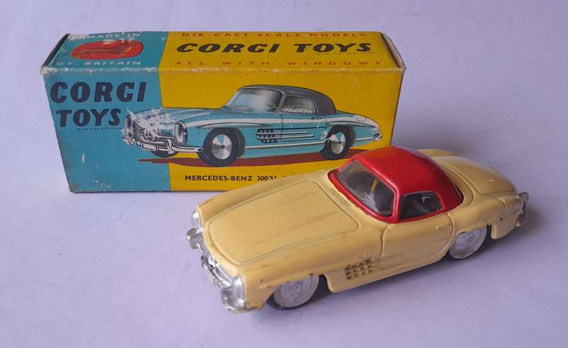 Corgi Toys 304 Mercedes 300SL Hardtop Roadster In Original Box. 9.5cm.